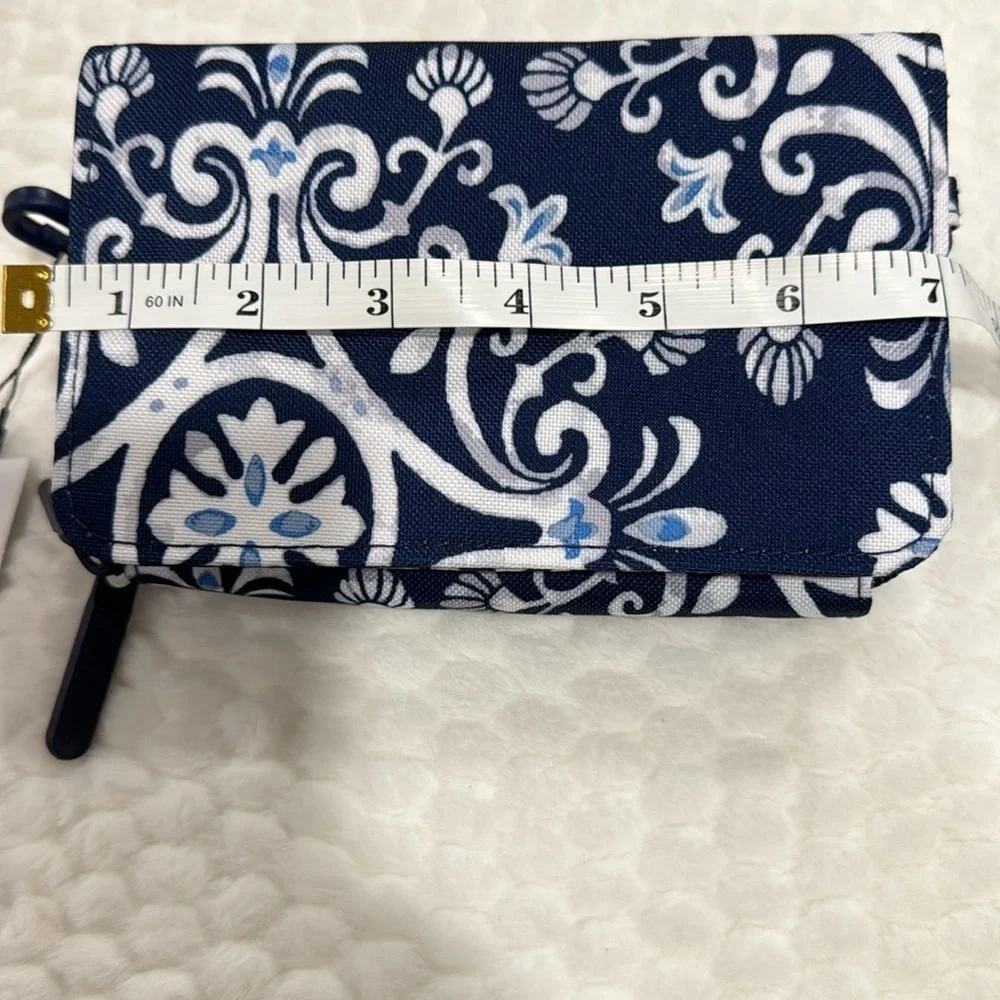 VERA BRADLEY Lighten Up 3-In-1 Crossbody ( steel blue medallion) $40 $85.00